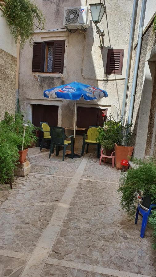 קרס Franceska Apartmani מראה חיצוני תמונה